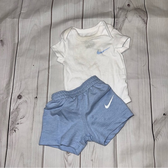 Baby Nike Outfit - Size 3 Months - Picture 7 of 7